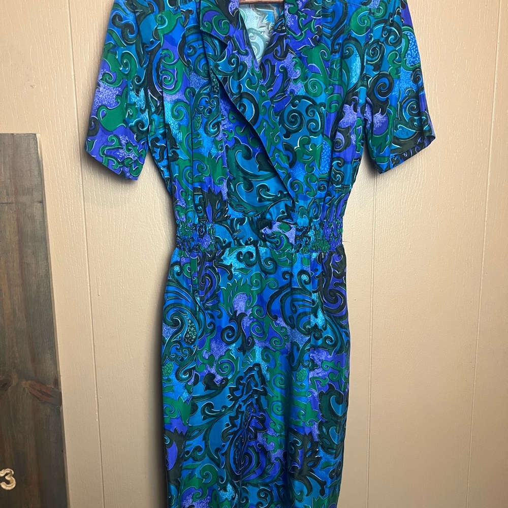 Blue and Green Midi Sheath Dress with Notched Collar
